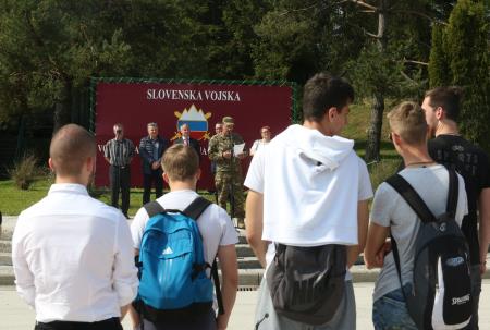 Seznanitev vojaških obveznikov s pravicami in dolžnostmi vojašnica Postojna 06 Foto Ljubo Vukelič